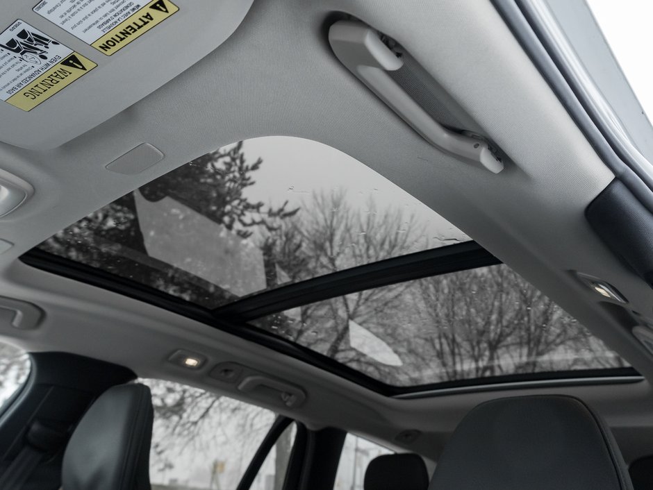 2025 Volvo V60 Cross Country B5 AWD Plus  19 ALLOY WHEELS  LOW KM  CPO-18