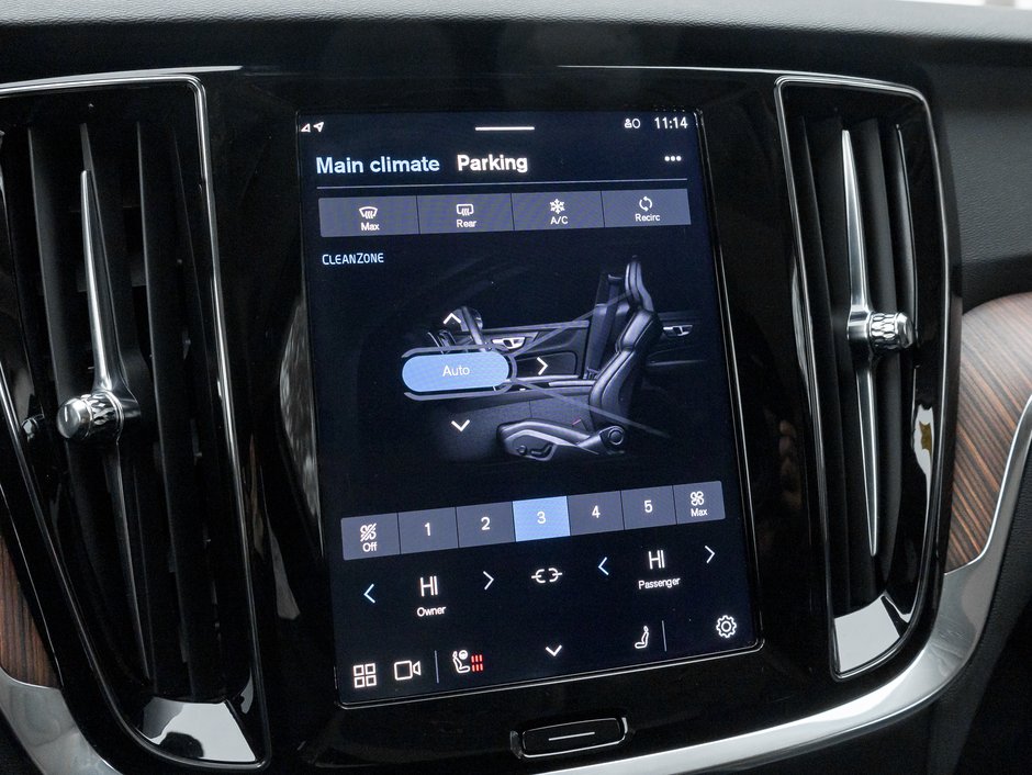 2025 Volvo V60 Cross Country B5 AWD Plus  19 ALLOY WHEELS  LOW KM  CPO-17