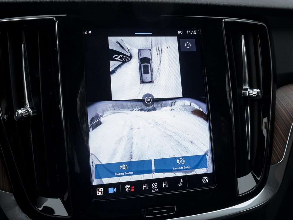 2025 Volvo V60 Cross Country B5 AWD Plus  19 ALLOY WHEELS  LOW KM  CPO-12