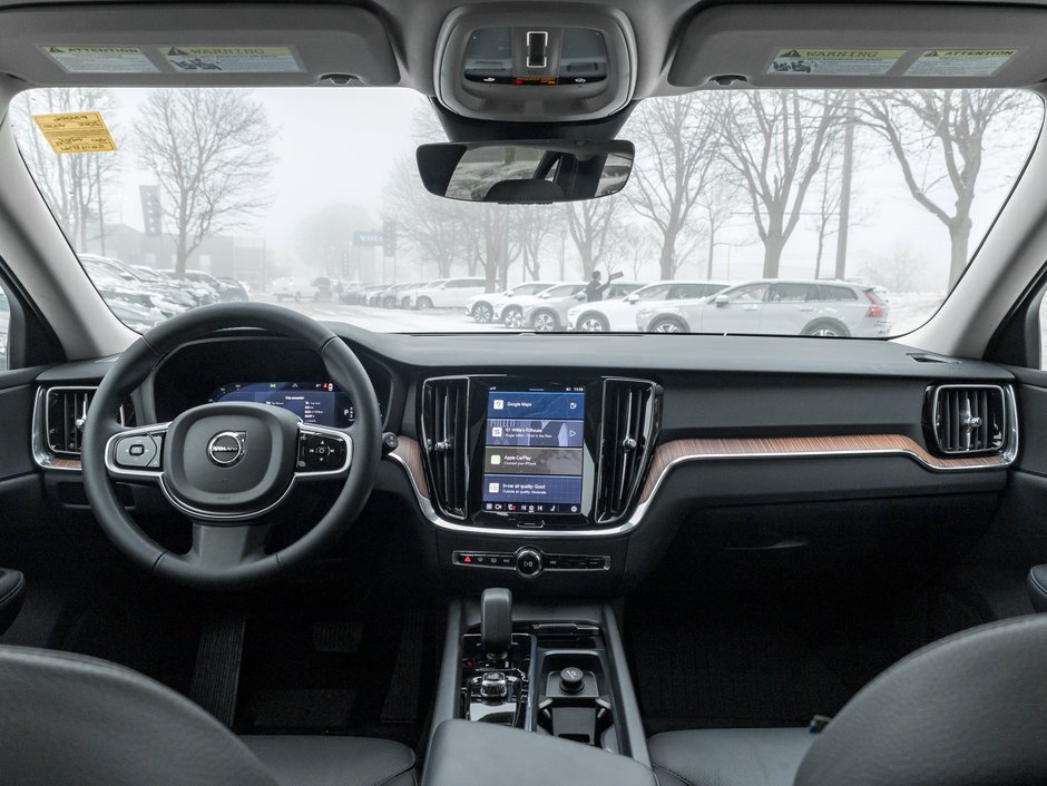 2025 Volvo V60 Cross Country B5 AWD Plus  19 ALLOY WHEELS  LOW KM  CPO-22