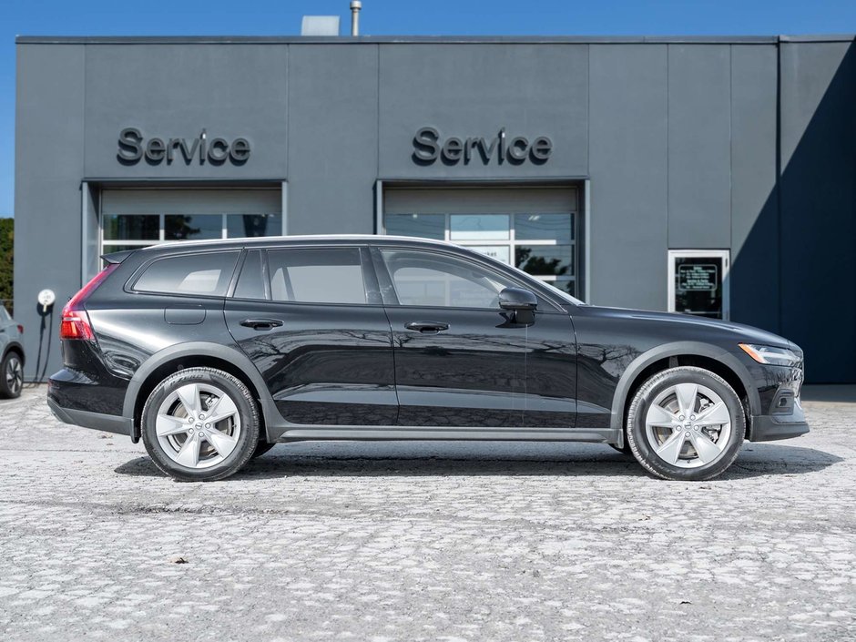 Volvo V60 Cross Country B5 Core  LUXURY AWD WAGON  VOLVO CPO  LOW KM 2025-4