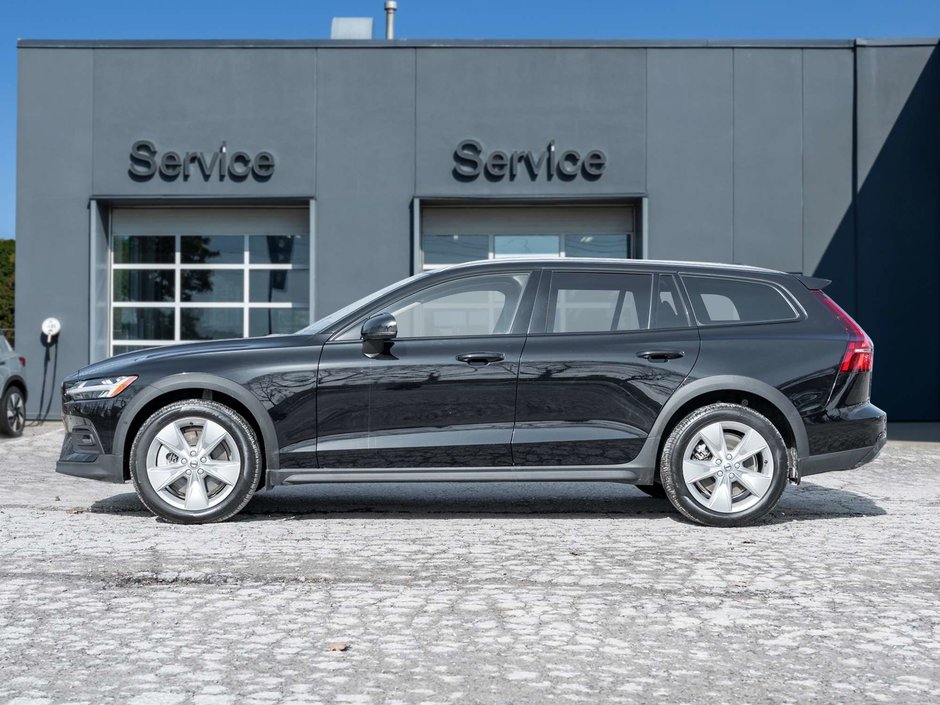 Volvo V60 Cross Country B5 Core  LUXURY AWD WAGON  VOLVO CPO  LOW KM 2025-2