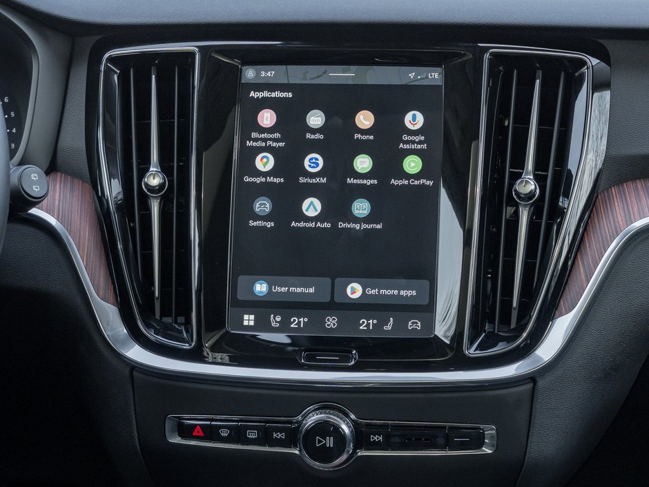 Volvo V60 Cross Country B5 AWD Core  LOW KM  NEARLY NEW  VOLVO CPO 2025-23