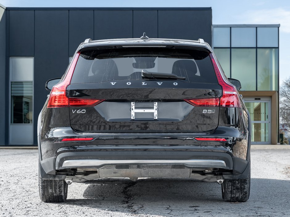 Volvo V60 Cross Country B5 AWD Core  LOW KM  NEARLY NEW  VOLVO CPO 2025-5