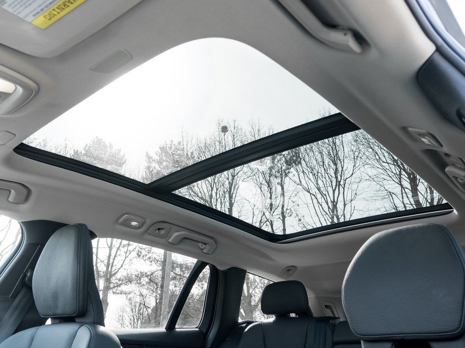 Volvo V60 Cross Country B5 AWD Core  LOW KM  NEARLY NEW  VOLVO CPO 2025-18