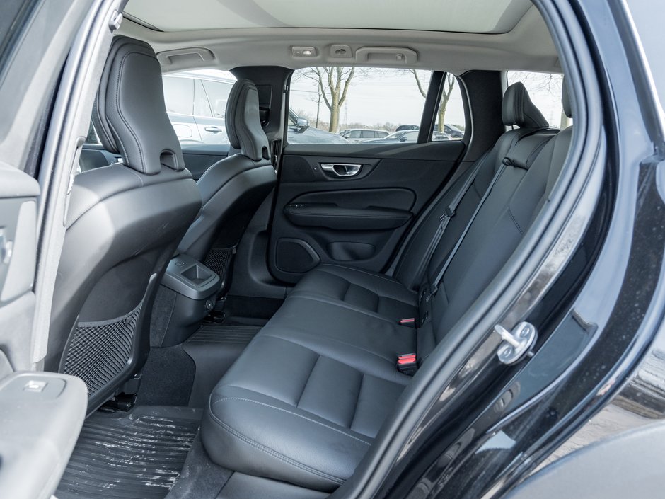 Volvo V60 Cross Country B5 AWD Core  LOW KM  NEARLY NEW  VOLVO CPO 2025-20