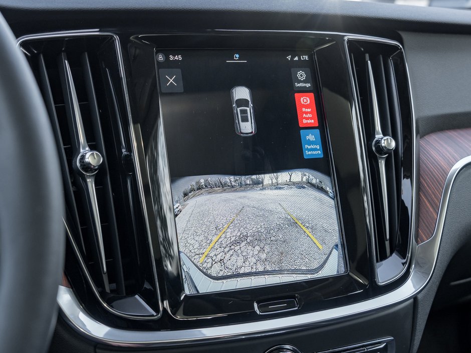 Volvo V60 Cross Country B5 AWD Core  LOW KM  NEARLY NEW  VOLVO CPO 2025-11