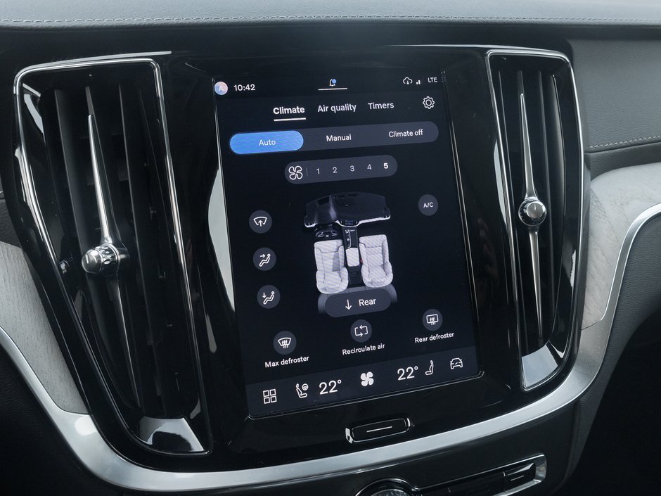 Volvo V60 Cross Country B5 AWD Ultra  NEARLY NEW  VOLVO CPO 2026-17