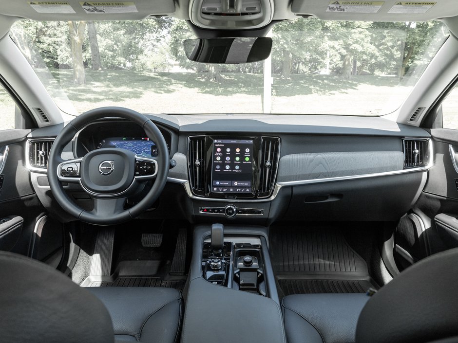 2025 Volvo V90 Cross Country B6 AWD PLUS  19 ALLOY WHEELS  CPO RATE fr 3.49%*-25