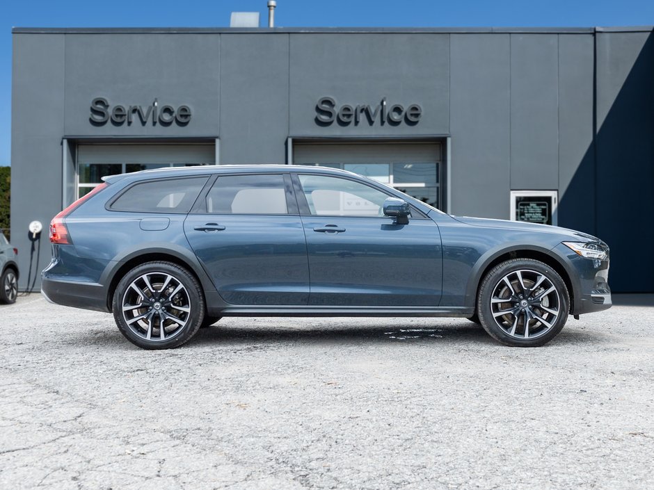 2026 Volvo V90 Cross Country B6 AWD ULTRA  NON DAILY RENTAL  EXEC DEMO  CPO-4