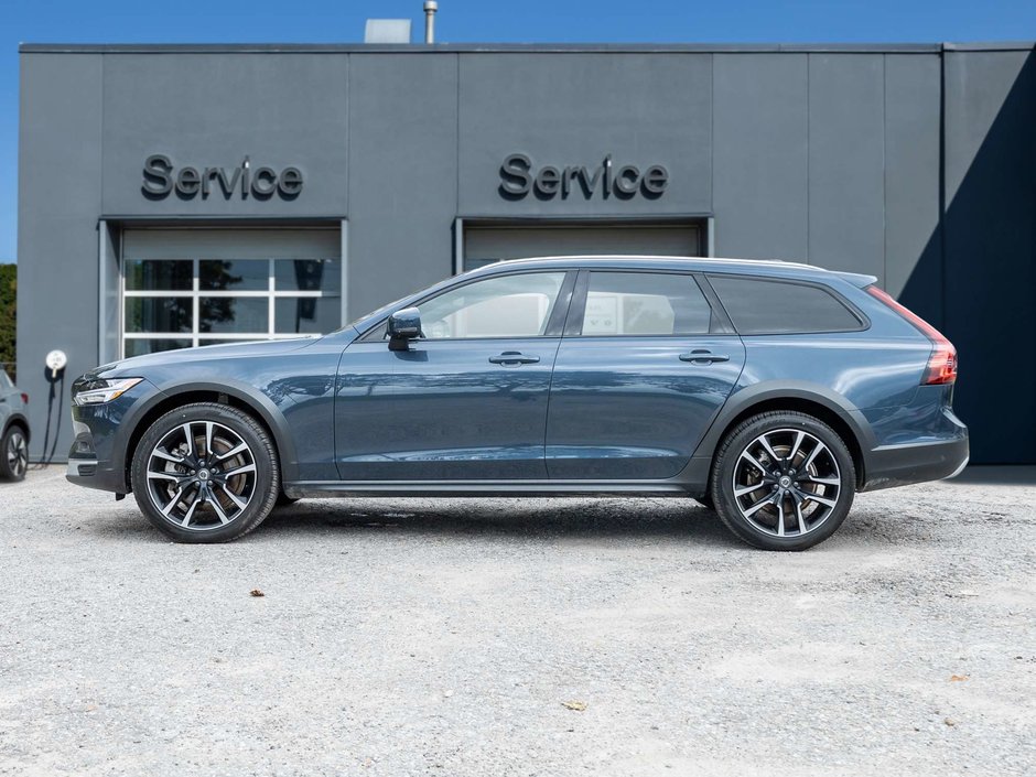 2026 Volvo V90 Cross Country B6 AWD ULTRA  NON DAILY RENTAL  EXEC DEMO  CPO-2