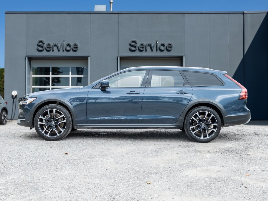 2026 Volvo V90 Cross Country B6 AWD ULTRA  NON DAILY RENTAL  EXEC DEMO  CPO-2