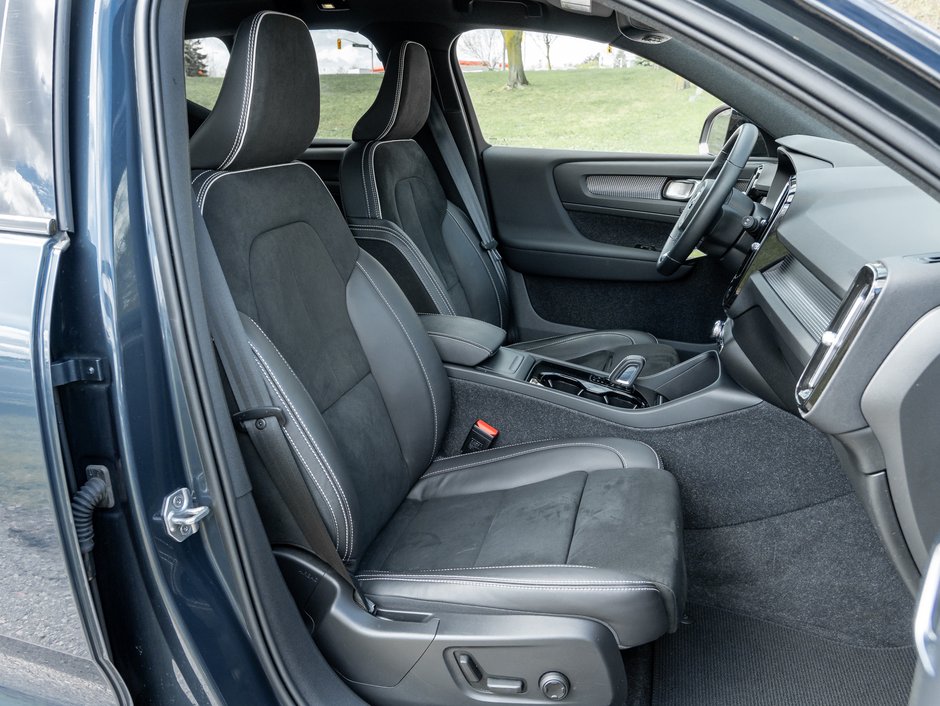 Volvo XC40 Recharge Pure Electric P8 eAWD ULTIMATE  3.49%* UP TO 84 MONTH  CPO 2022-23