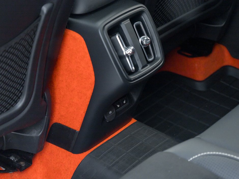 Volvo XC40 T5 AWD R-Design  HARMAN KARDON  SAFETY CERT  NAVI 2019-21