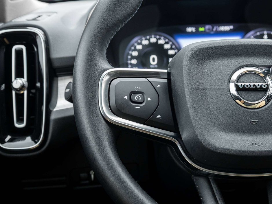 2019 Volvo XC40 Momentum PLUS^Trade In^Navi^Power Roof^One Owner-9
