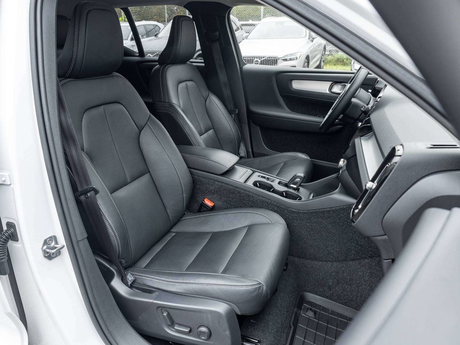 2019 Volvo XC40 Momentum PLUS^Trade In^Navi^Power Roof^One Owner-19