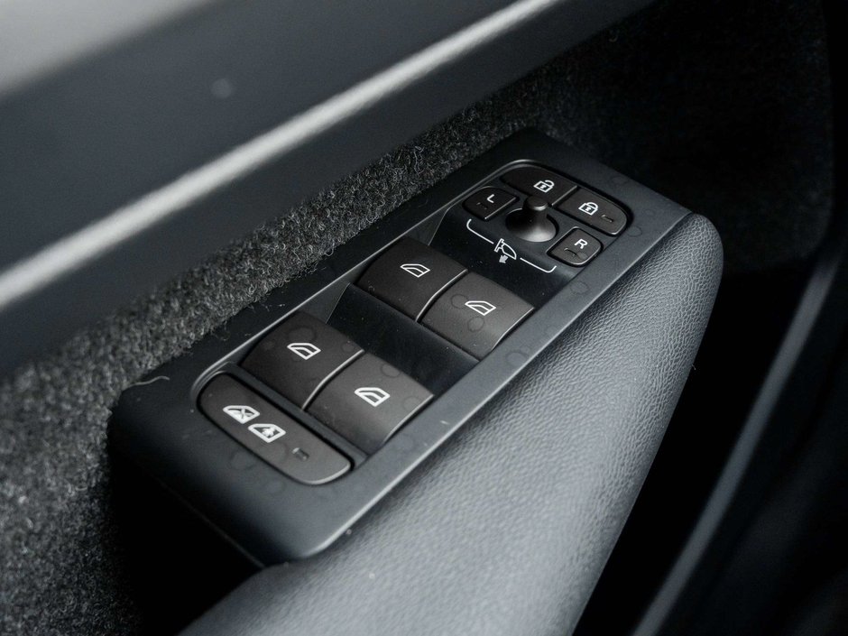 Volvo XC40 R-DESIGN^New Brakes^Navi^Harman Kardon^PilotAssist 2019-12