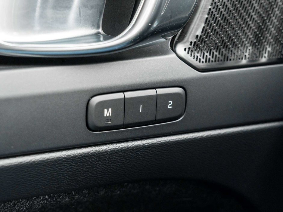 Volvo XC40 R-DESIGN^New Brakes^Navi^Harman Kardon^PilotAssist 2019-13
