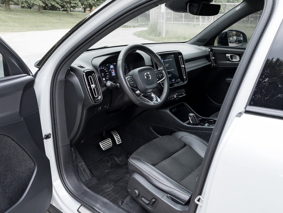 2020 Volvo XC40 T5 AWD R-Design  PREMIUM OACKAGE  SAFETY CERTIFIED-6