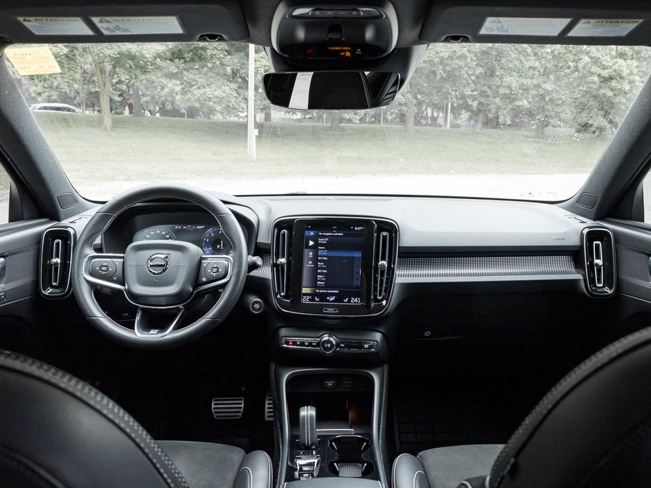 2020 Volvo XC40 T5 AWD R-Design  PREMIUM OACKAGE  SAFETY CERTIFIED-25