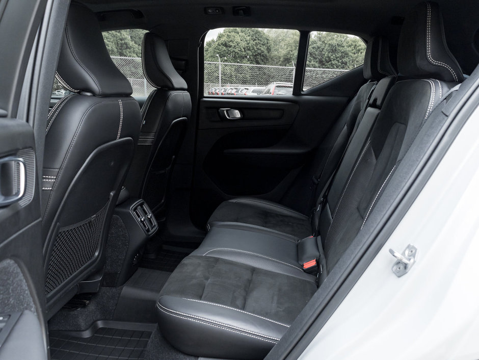 2020 Volvo XC40 T5 AWD R-Design  PREMIUM OACKAGE  SAFETY CERTIFIED-23