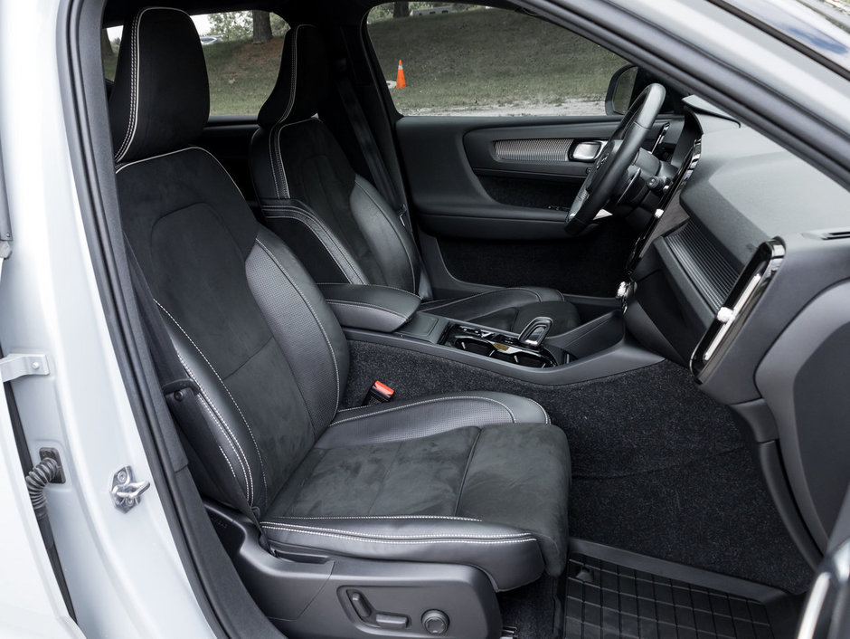 2020 Volvo XC40 T5 AWD R-Design  PREMIUM OACKAGE  SAFETY CERTIFIED-22
