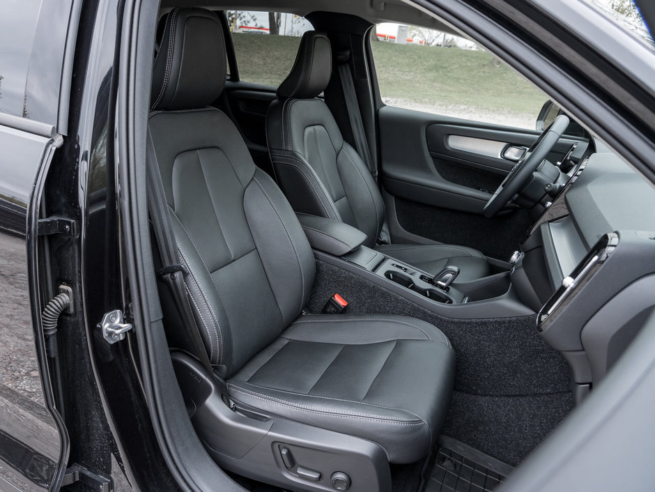 2021 Volvo XC40 T5 AWD Momentum  CPO  LOW MILEAGE  NAVI-17