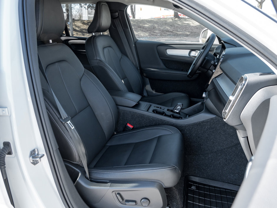 2021 Volvo XC40 T5 AWD Momentum CPO NEW BRAKES-16