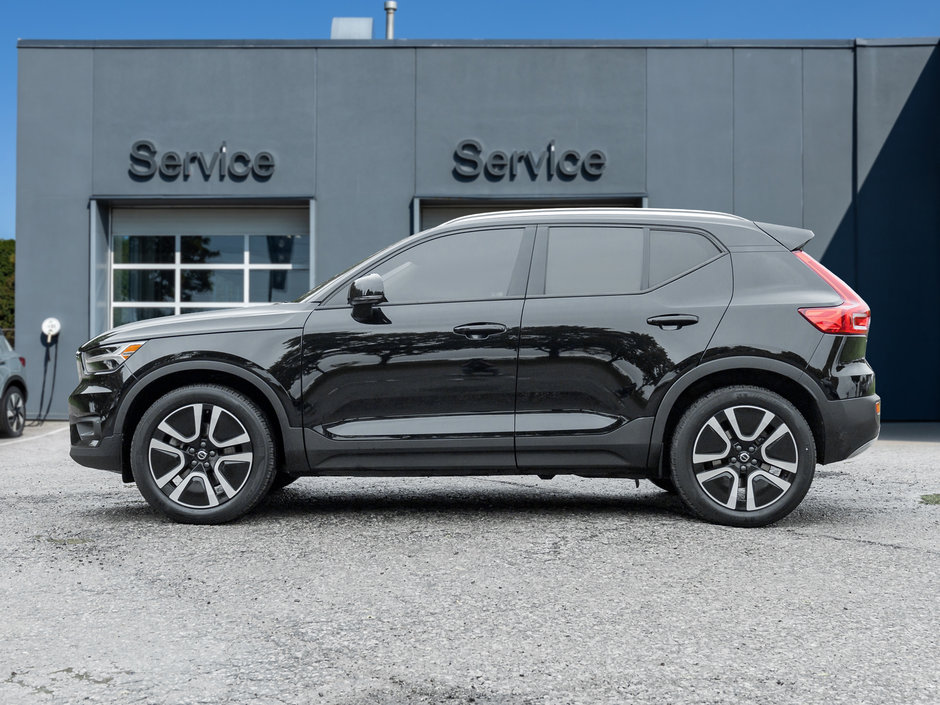 2021 Volvo XC40 T5 AWD Momentum  FEATURE-RICH  VALUE PACKED-2