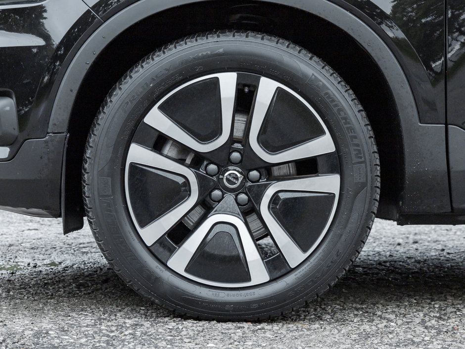 2021 Volvo XC40 T5 AWD Momentum  FEATURE-RICH  VALUE PACKED-3