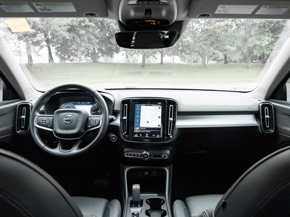 2021 Volvo XC40 T5 AWD Momentum  FEATURE-RICH  VALUE PACKED-23