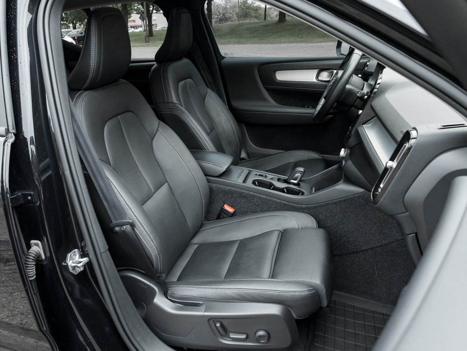 2021 Volvo XC40 T5 AWD Momentum  FEATURE-RICH  VALUE PACKED-20