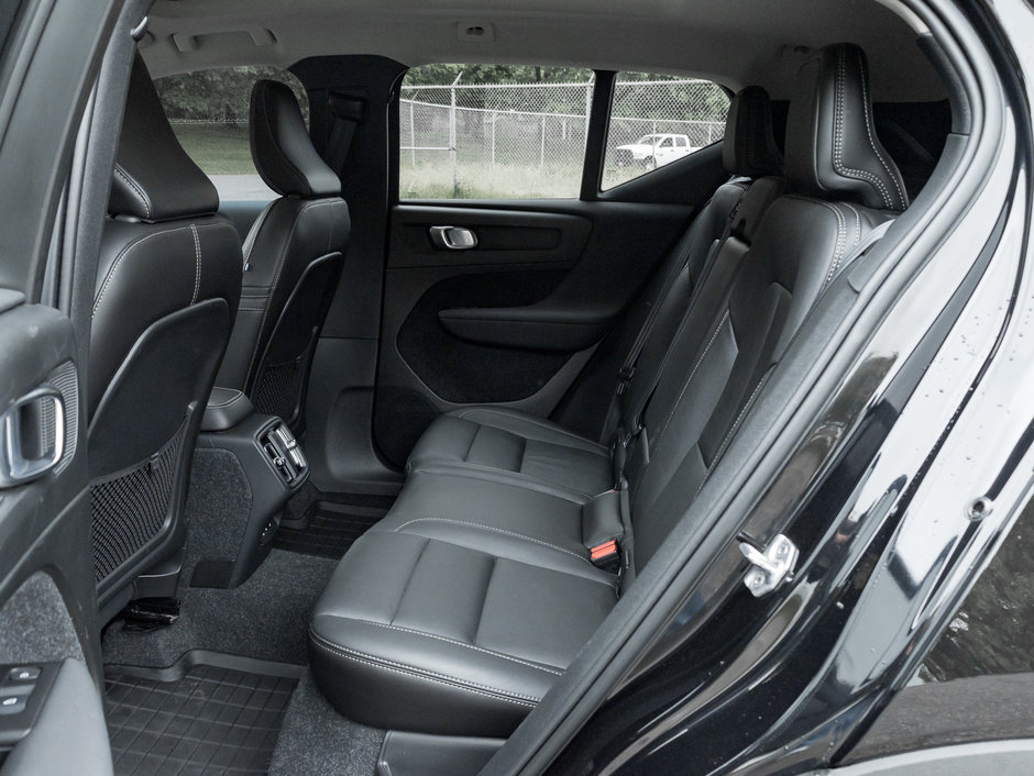 2021 Volvo XC40 T5 AWD Momentum  FEATURE-RICH  VALUE PACKED-21