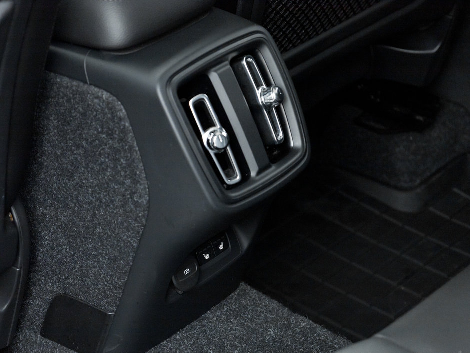 2021 Volvo XC40 T5 AWD Momentum  FEATURE-RICH  VALUE PACKED-22