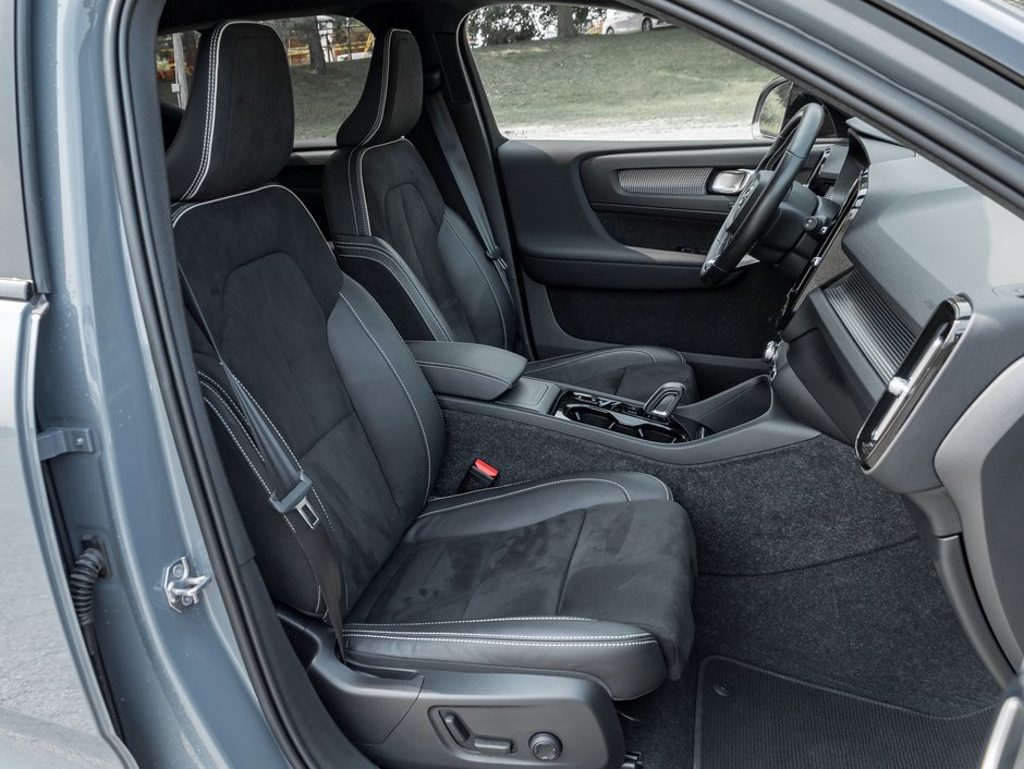 2021 Volvo XC40 T5 AWD R-Design LOW MILEAGE-19