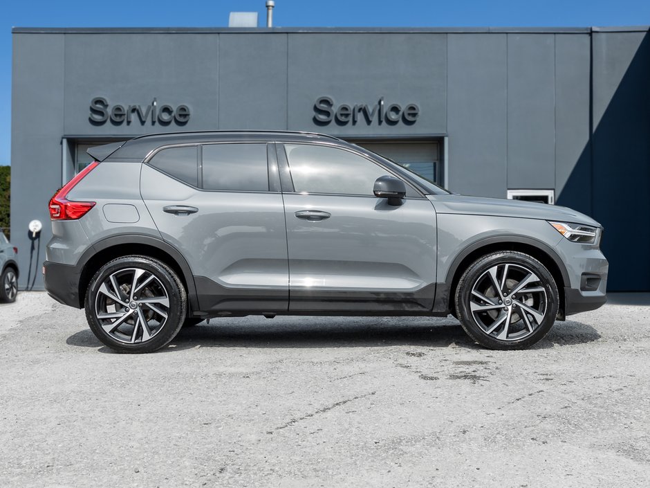 2021 Volvo XC40 T5 AWD R-Design LOW MILEAGE-4