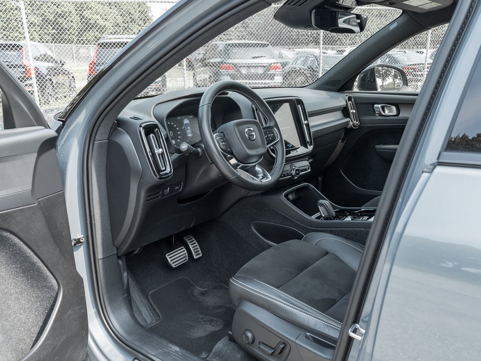 2021 Volvo XC40 T5 AWD R-Design LOW MILEAGE-6