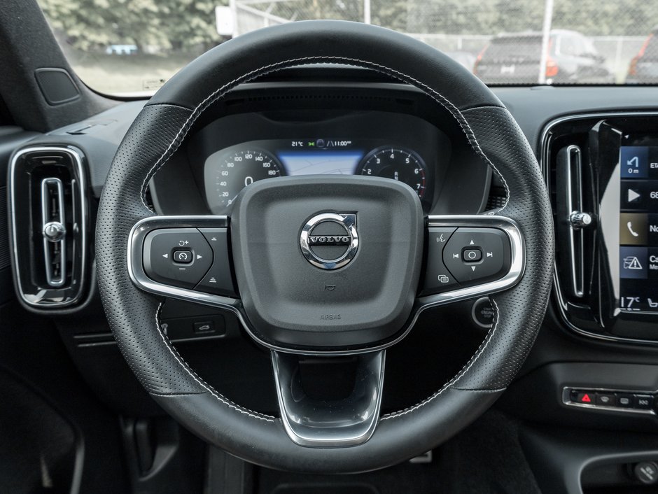 2021 Volvo XC40 T5 AWD R-Design LOW MILEAGE-7