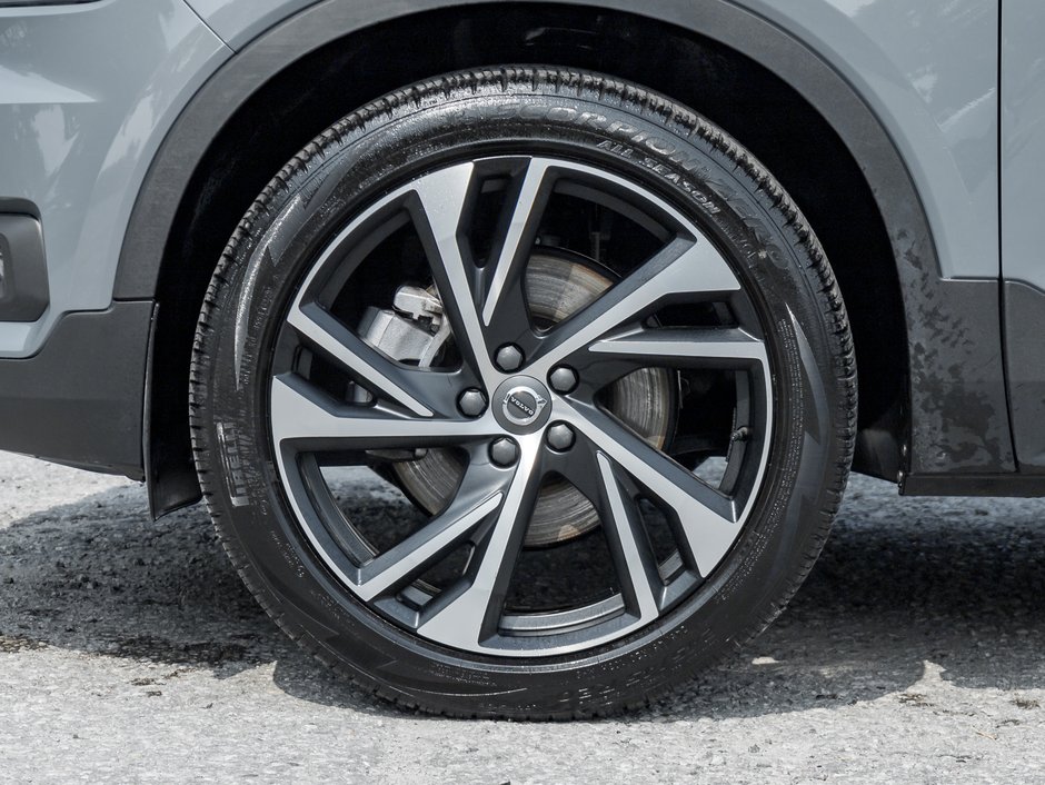 2021 Volvo XC40 T5 AWD R-Design LOW MILEAGE-3
