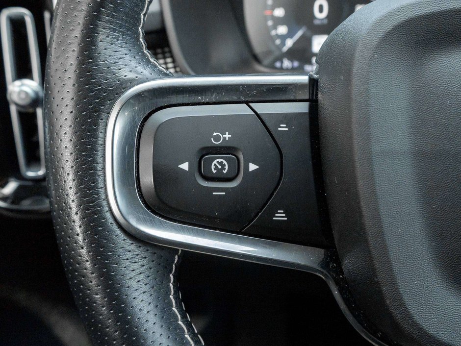 2021 Volvo XC40 R-Design-9