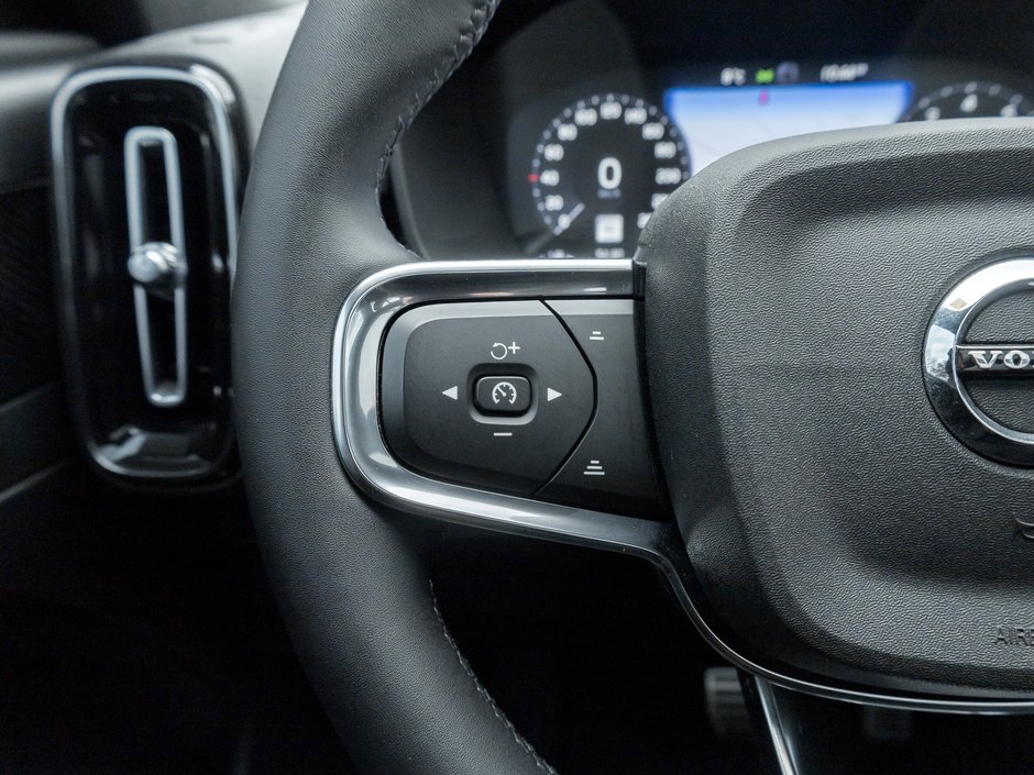 2022 Volvo XC40 T5 AWD R-Design  TRADE IN  HARMAN KARDON  POLESTAR-9