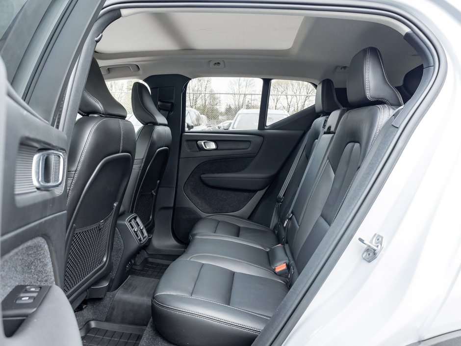 2022 Volvo XC40 T5 AWD  HARMAN KARDON  NAVI  PREMIUM PACK  CPO-23