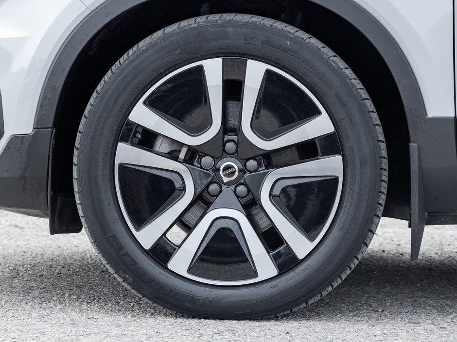 2022 Volvo XC40 T5 AWD  HARMAN KARDON  NAVI  PREMIUM PACK  CPO-3