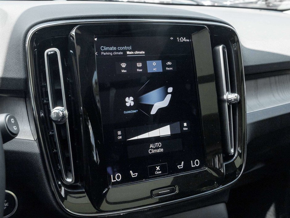 Volvo XC40 INSCRIPTION  CPO RATE 2.99%* -84 MONTH  ONE OWNER 2022-17