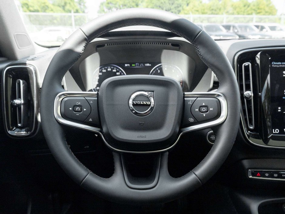 Volvo XC40 INSCRIPTION  CPO RATE 2.99%* -84 MONTH  ONE OWNER 2022-7