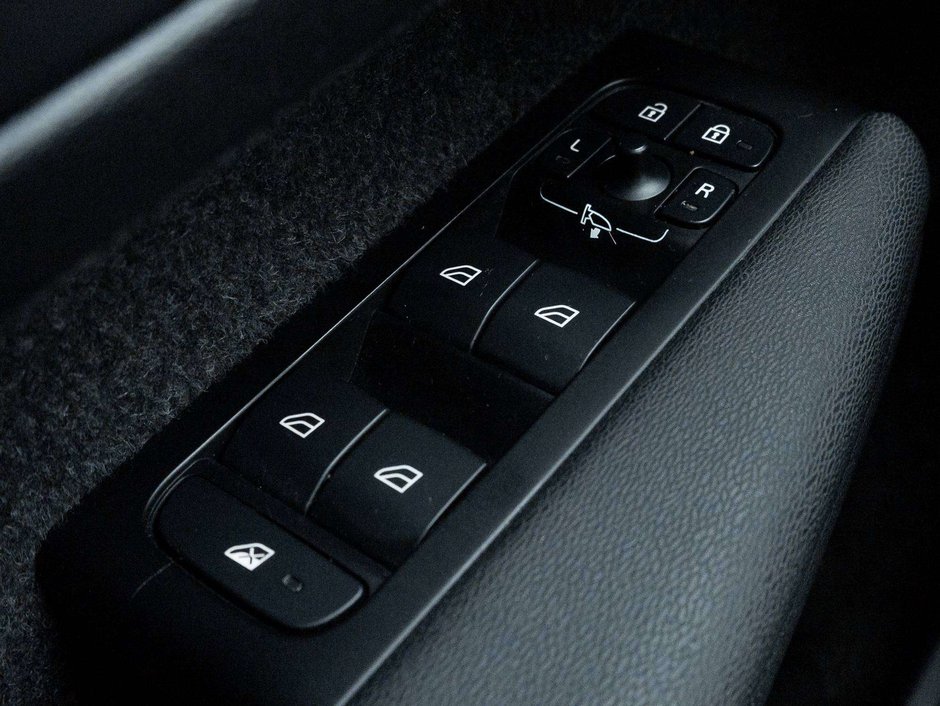 Volvo XC40 R-Design  H KARDON  POLESTAR  CPO RATE fr 2.99%* 2022-13