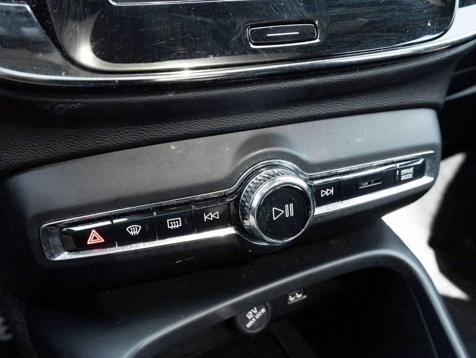 Volvo XC40 R-Design  H KARDON  POLESTAR  CPO RATE fr 2.99%* 2022-18