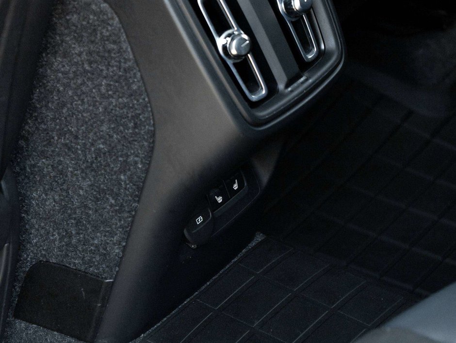 2022 Volvo XC40 R-Design-24