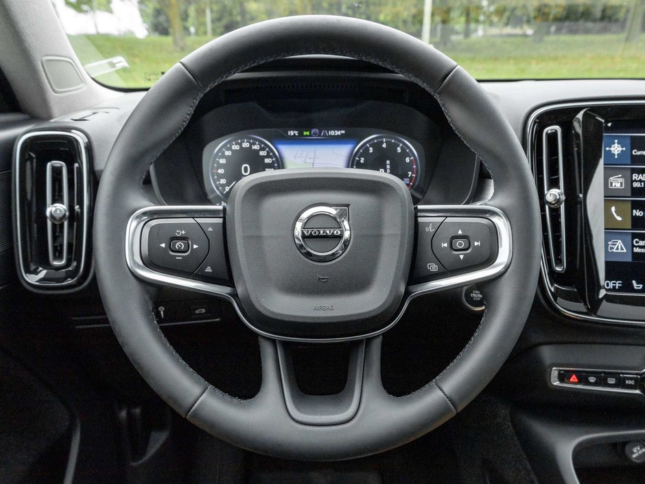 2022 Volvo XC40 MOMENTUM^Pano Roof^Navi^Premium Pack^fr 2.99%*-7