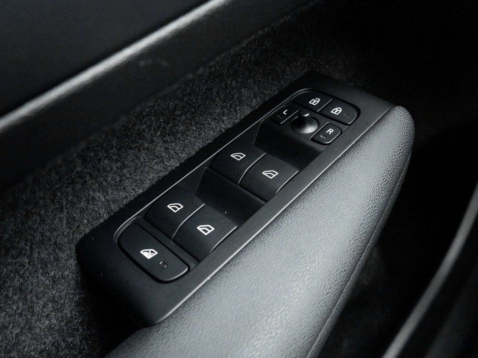 2022 Volvo XC40 MOMENTUM^Pano Roof^Navi^Premium Pack^fr 2.99%*-12